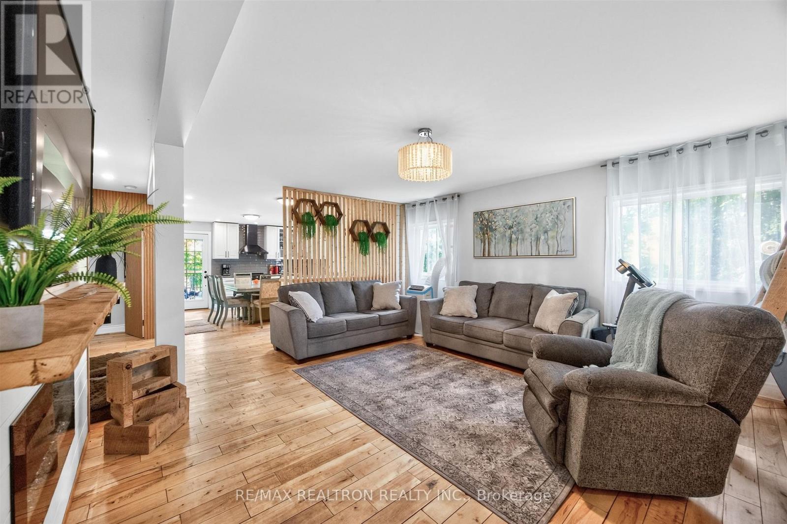 20368 Woodbine Avenue, East Gwillimbury, Ontario  L0G 1R0 - Photo 11 - N13612556