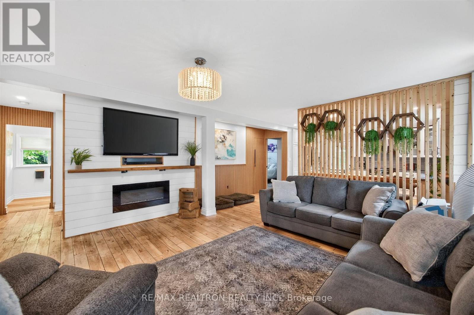 20368 Woodbine Avenue, East Gwillimbury, Ontario  L0G 1R0 - Photo 13 - N13612556