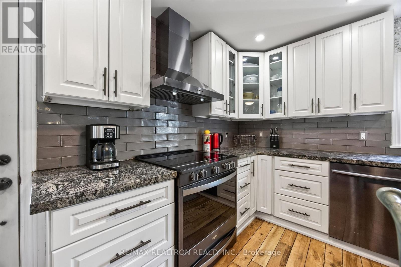 20368 Woodbine Avenue, East Gwillimbury, Ontario  L0G 1R0 - Photo 18 - N13612556