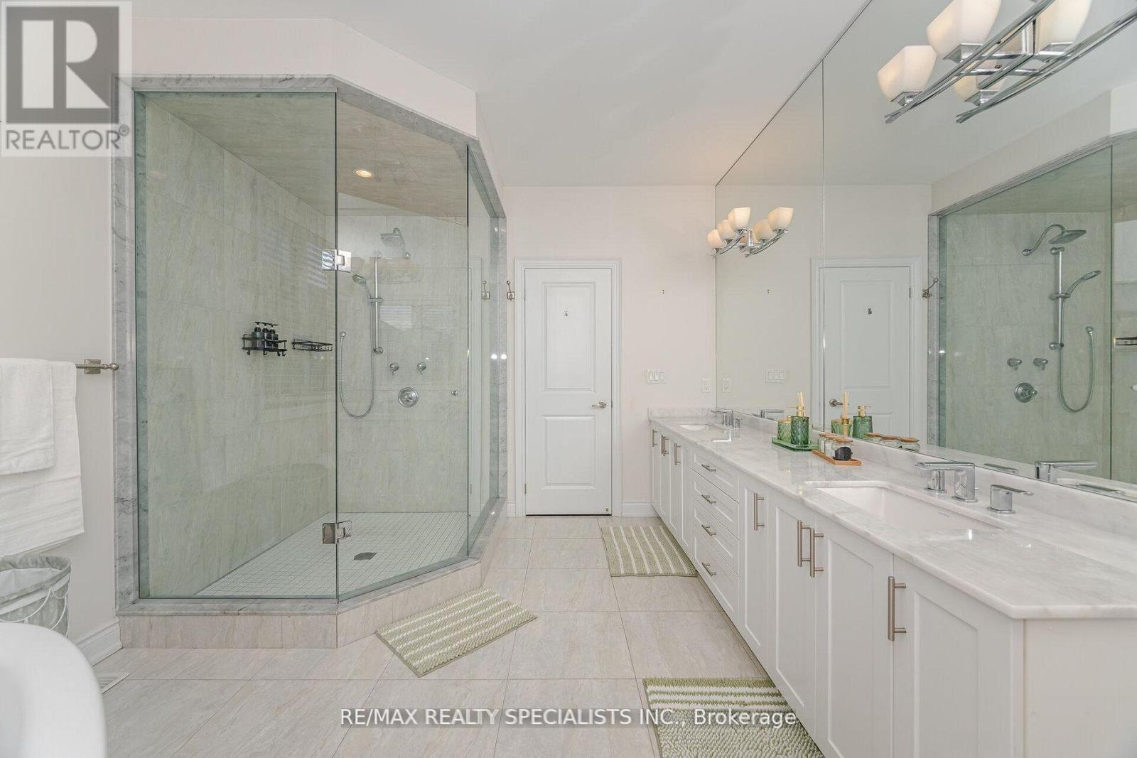 53 Threshingmills Boulevard, Oakville, Ontario  L6H 0V6 - Photo 18 - W13568334