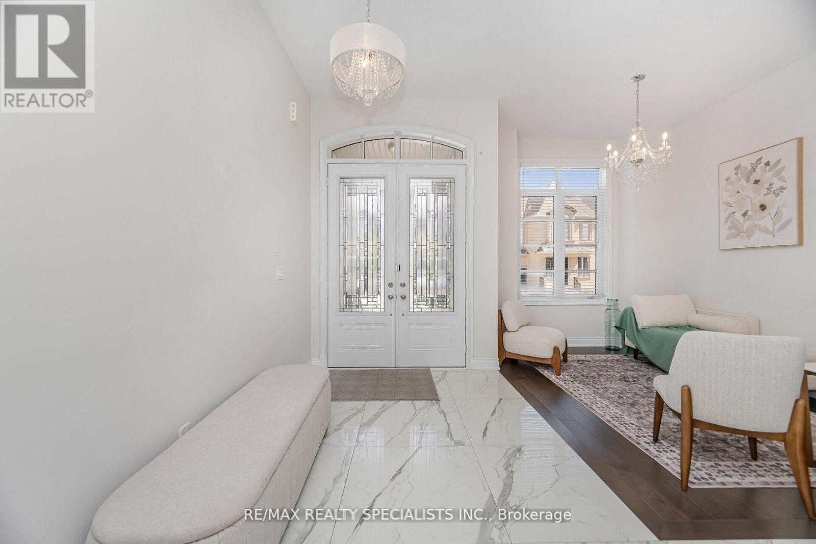 53 Threshingmills Boulevard, Oakville, Ontario  L6H 0V6 - Photo 3 - W13568334