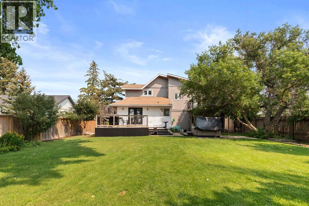 914 3 Street SW, Redcliff, Alberta  T0J 2P0 - Photo 2 - A2331750