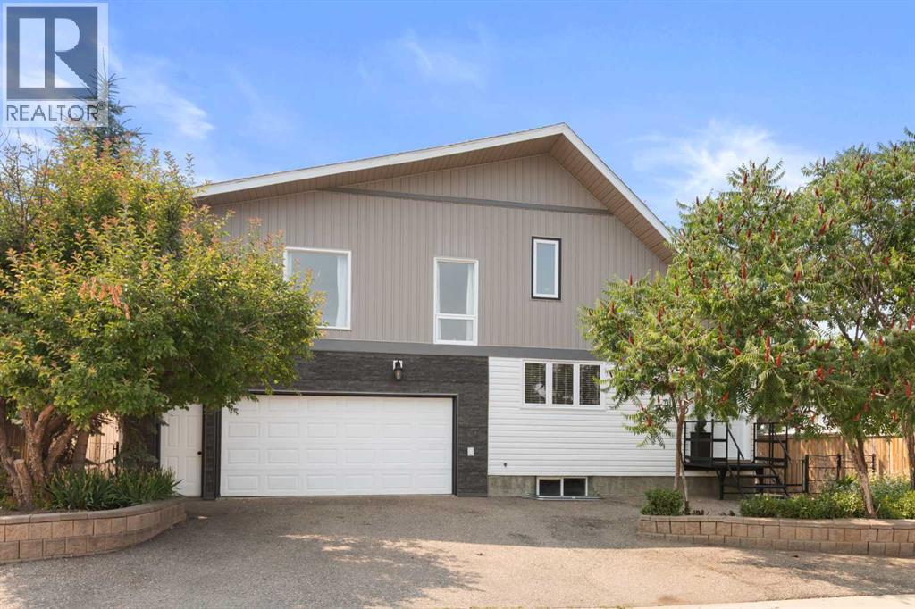 914 3 Street SW, Redcliff, Alberta  T0J 2P0 - Photo 1 - A2331750