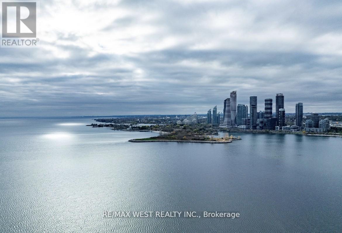 4910 - 30 SHORE BREEZE DRIVE, Toronto, Ontario