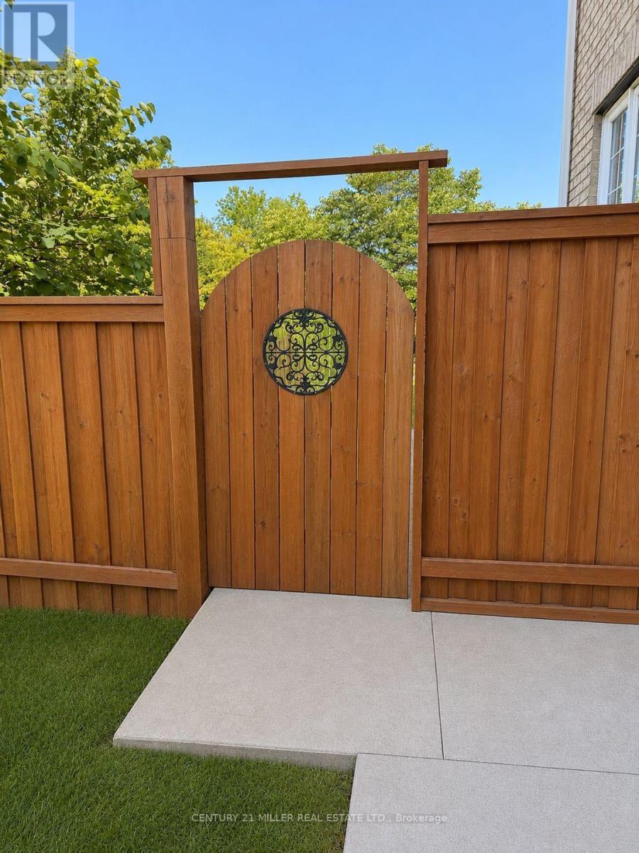5214 Preservation Circle, Mississauga, Ontario  L5M 7T2 - Photo 4 - W13612314