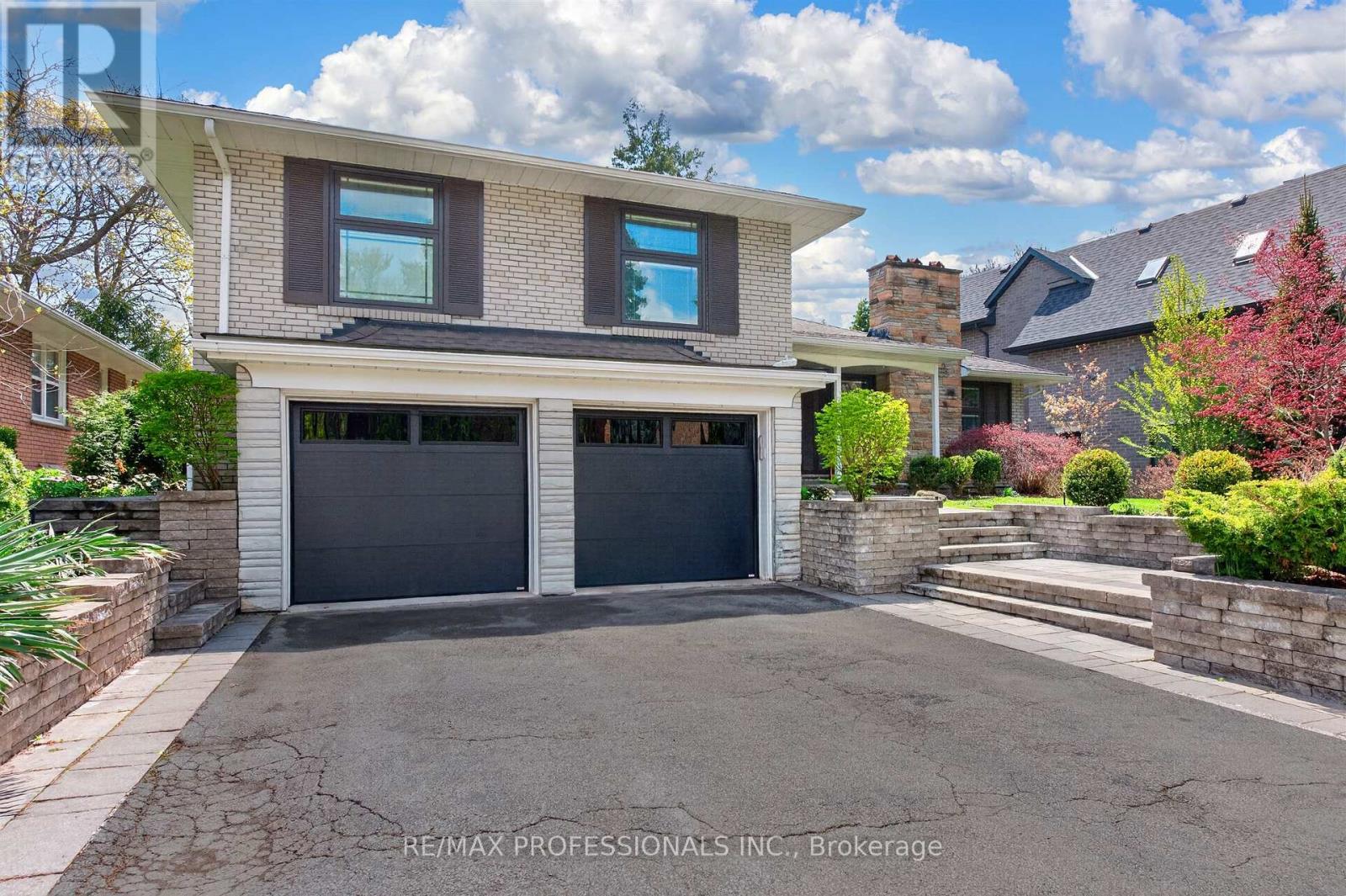 64 Ravensbourne Crescent, Toronto, Ontario  M9A 2A8 - Photo 2 - W13612330