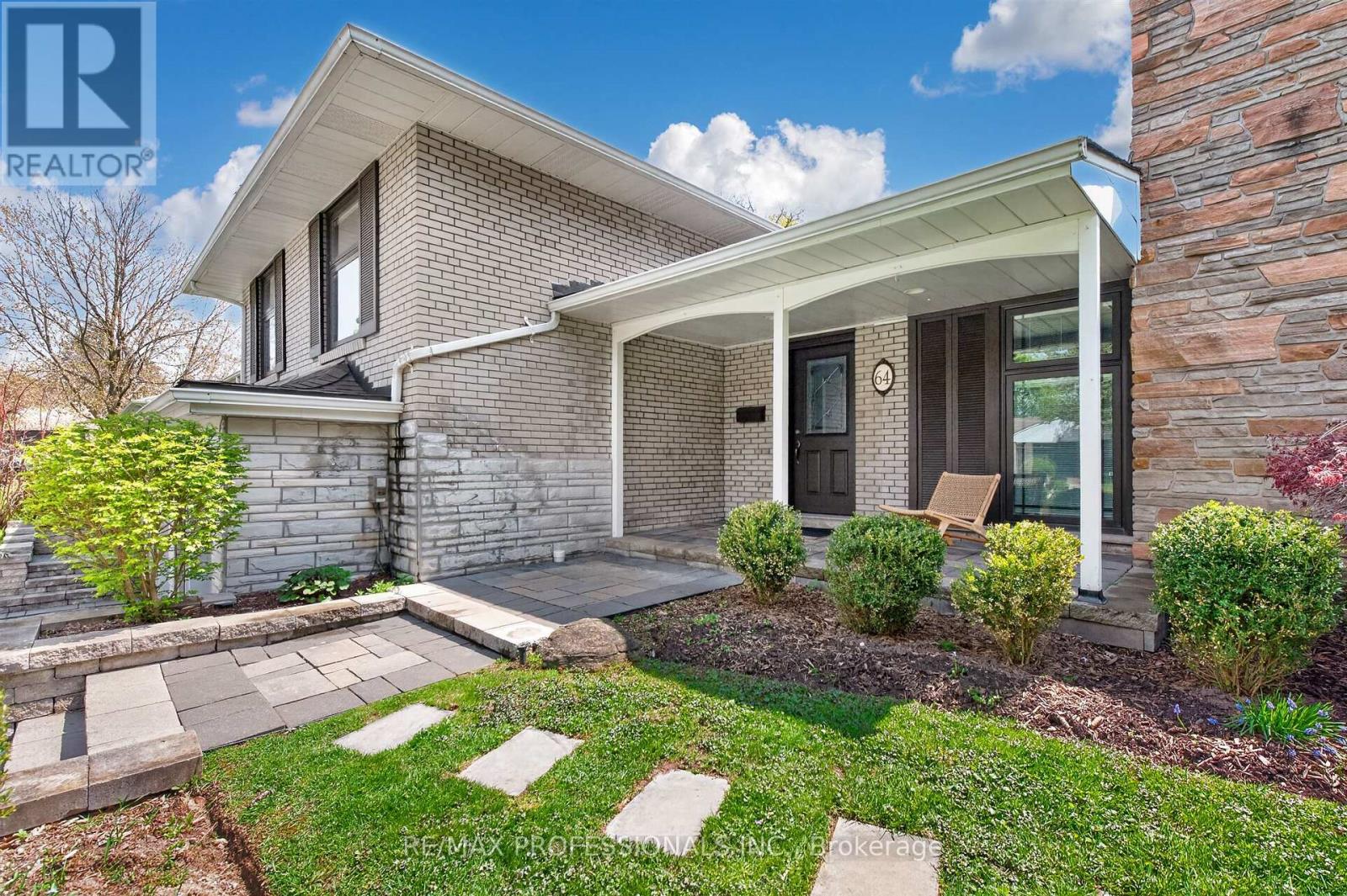 64 Ravensbourne Crescent, Toronto, Ontario  M9A 2A8 - Photo 3 - W13612330