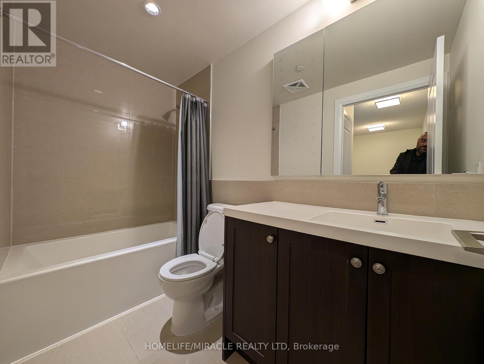 428 - 2 Old Mill Drive, Toronto, Ontario  M6S 0A2 - Photo 14 - W13612546