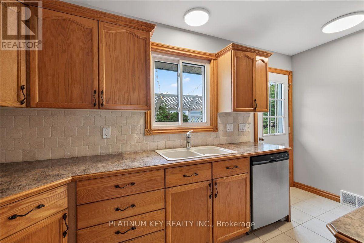 146 Mill Street, Southwest Middlesex, Ontario  N0L 1M0 - Photo 11 - X13612706