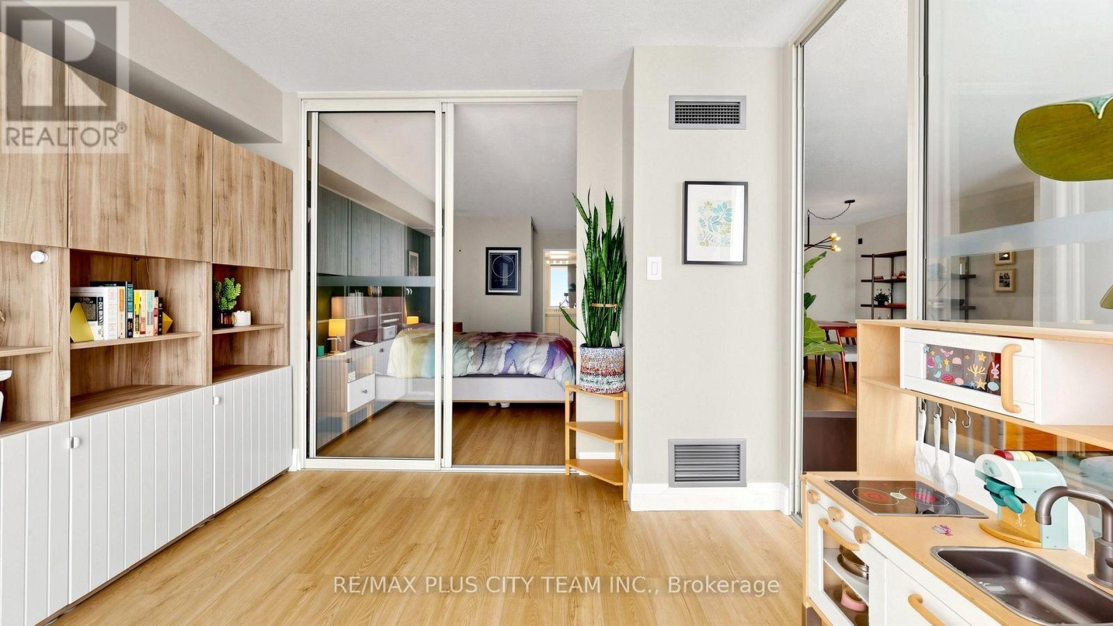 437 - 22 Southport Street, Toronto, Ontario  M6S 4Y9 - Photo 16 - W13612576