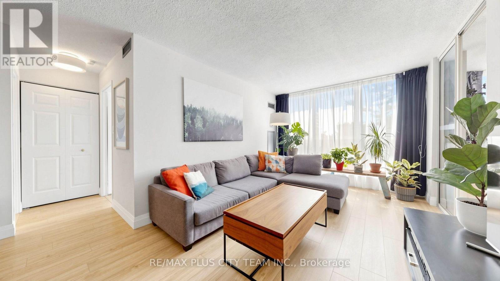 437 - 22 Southport Street, Toronto, Ontario  M6S 4Y9 - Photo 4 - W13612576