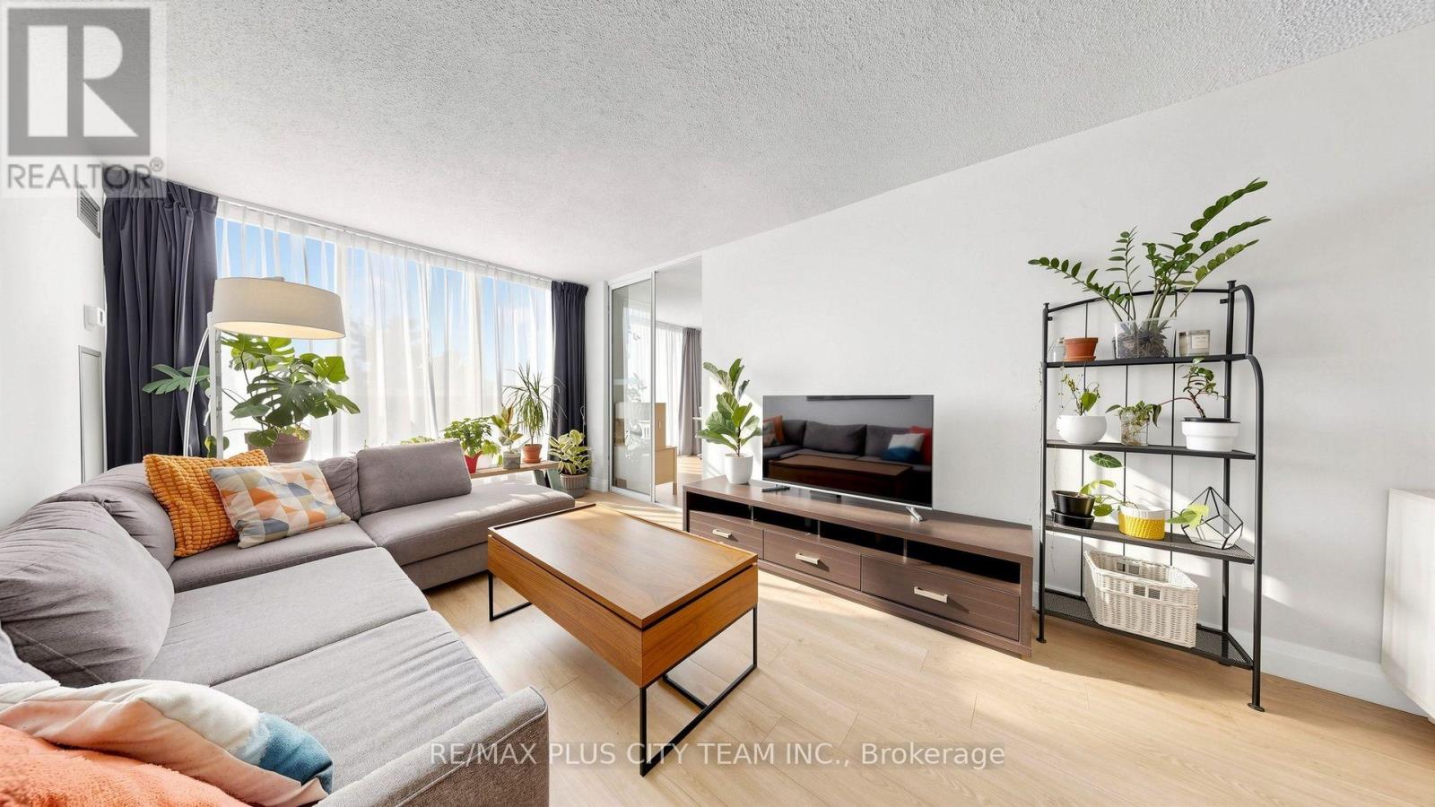 437 - 22 Southport Street, Toronto, Ontario  M6S 4Y9 - Photo 6 - W13612576