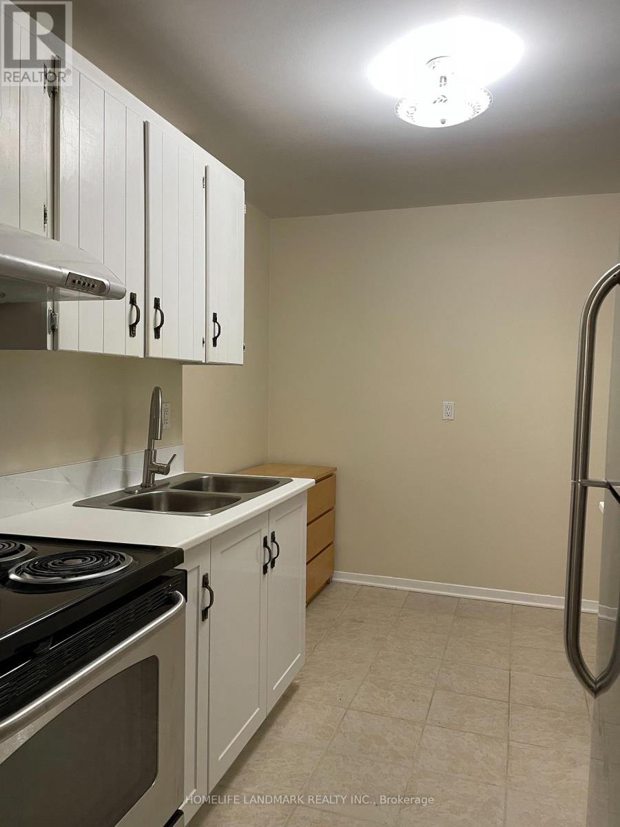 3025 The Credit Woodlands, Mississauga, Ontario  L5C 2V3 - Photo 4 - W13612752