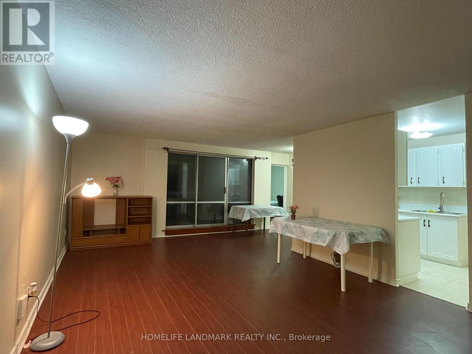 3025 The Credit Woodlands, Mississauga, Ontario  L5C 2V3 - Photo 5 - W13612752