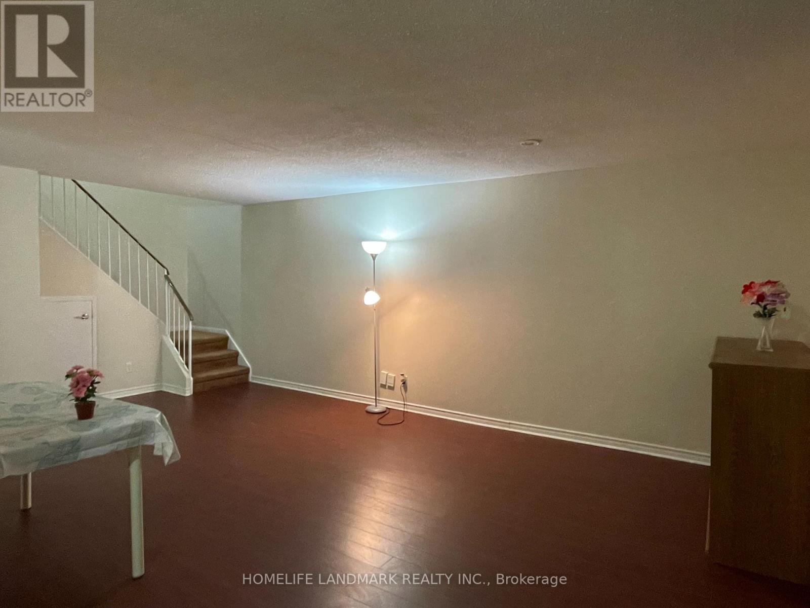 3025 The Credit Woodlands, Mississauga, Ontario  L5C 2V3 - Photo 6 - W13612752