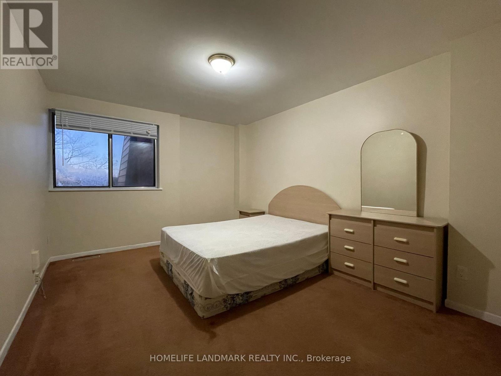 3025 The Credit Woodlands, Mississauga, Ontario  L5C 2V3 - Photo 7 - W13612752