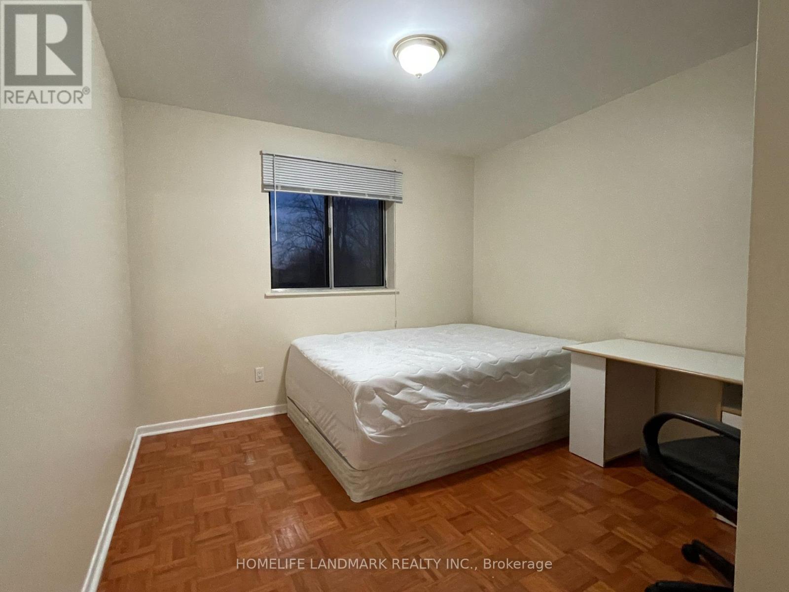 3025 The Credit Woodlands, Mississauga, Ontario  L5C 2V3 - Photo 8 - W13612752