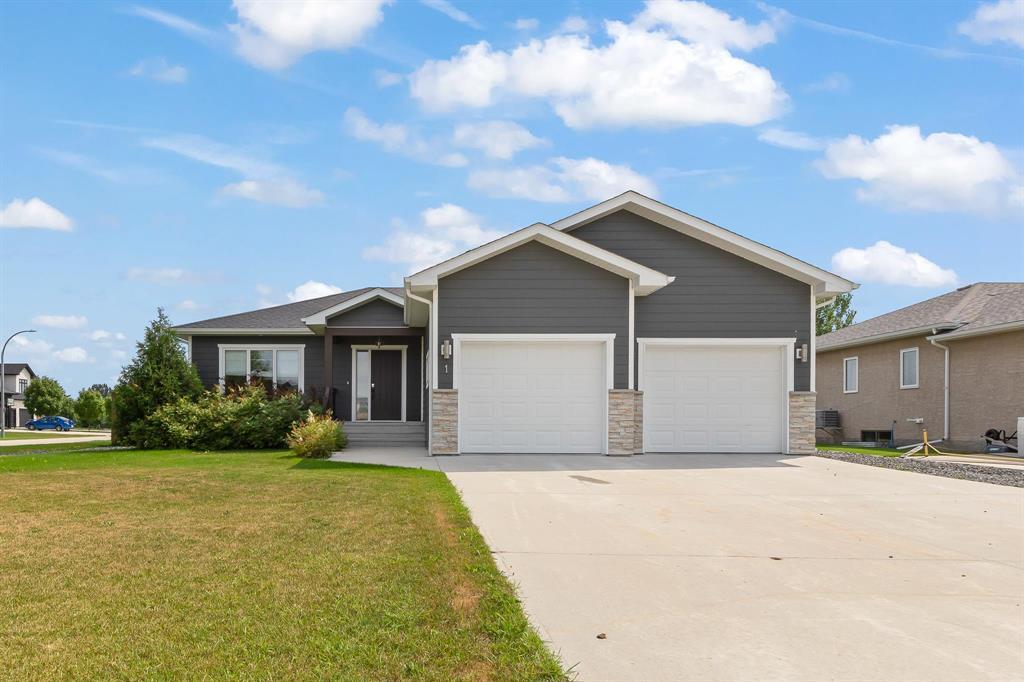 1 Aston Cove, Steinbach, Manitoba  R5G 2P2 - Photo 1 - 202616916