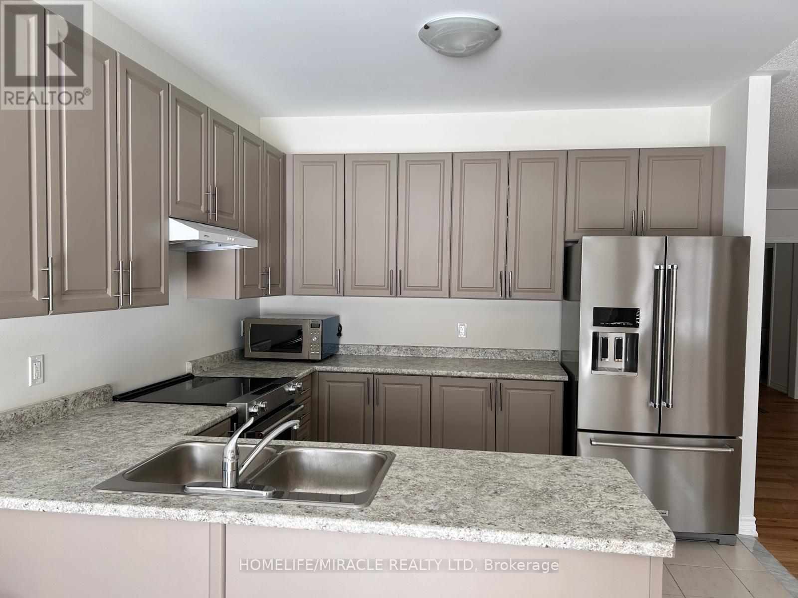 239 Palace Street, Thorold, Ontario  L2V 0N3 - Photo 3 - X13612790