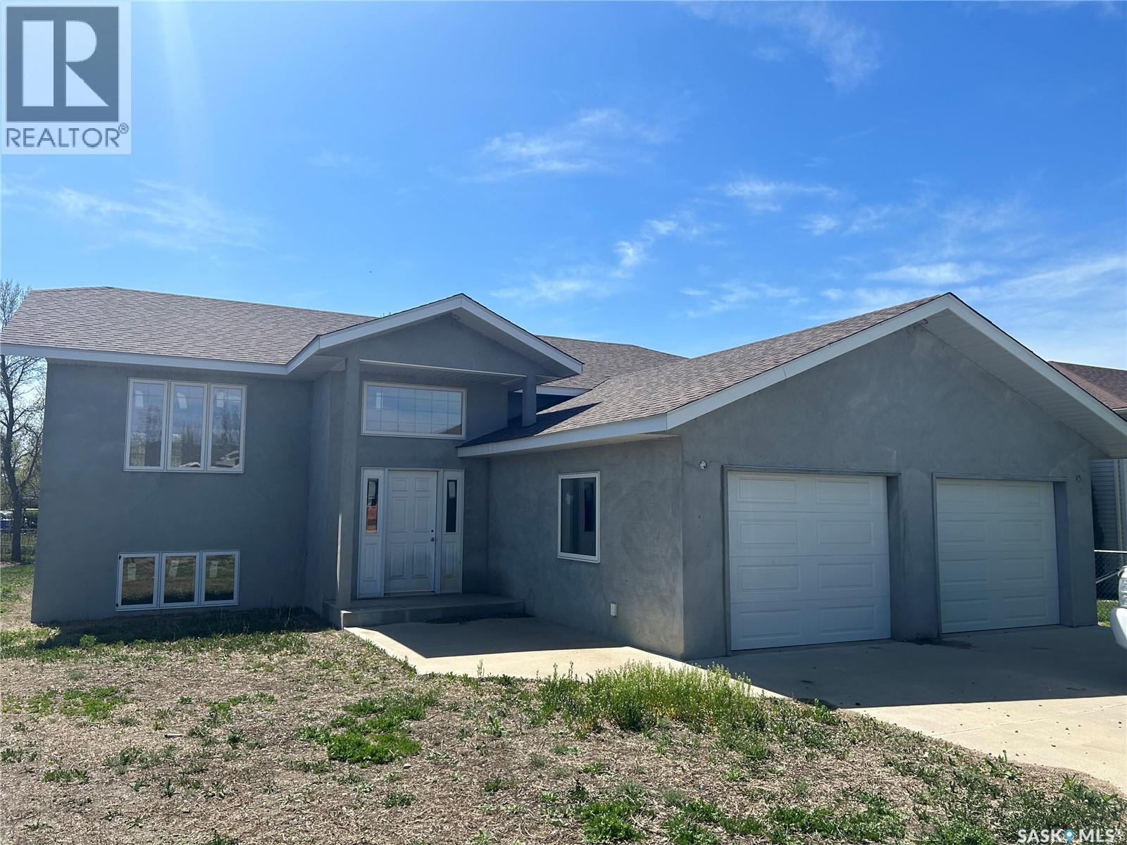 117 Carson BAY, lampman, Saskatchewan