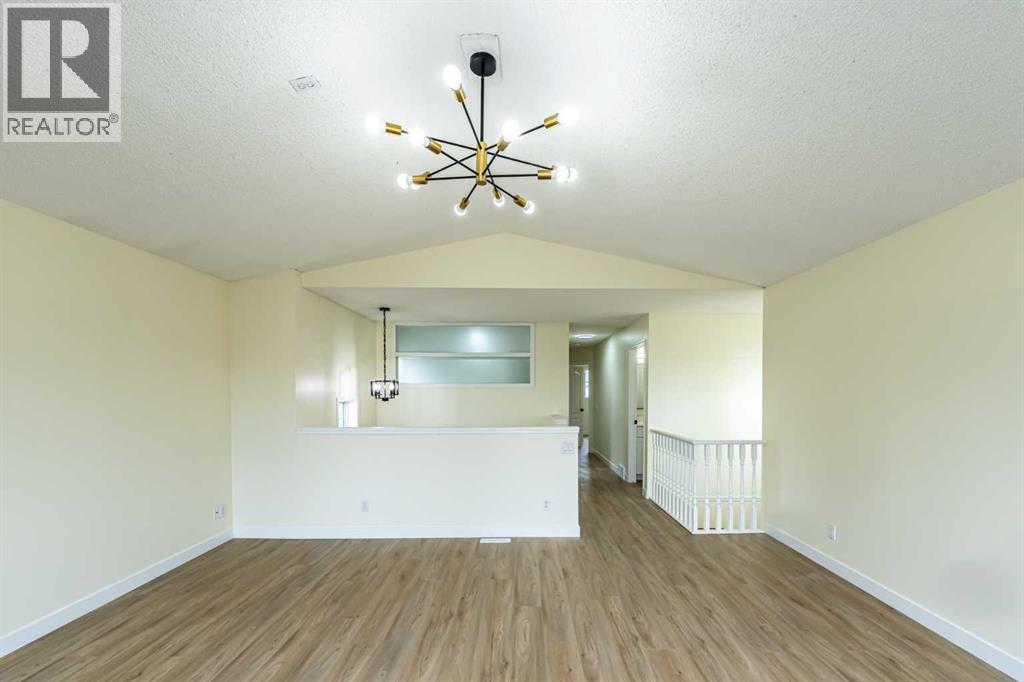 30 Somerside Manor SW, Calgary, Alberta  T2Y 3G5 - Photo 18 - A2329298