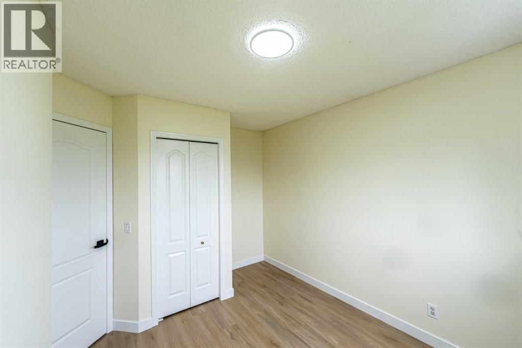 30 Somerside Manor SW, Calgary, Alberta  T2Y 3G5 - Photo 25 - A2329298