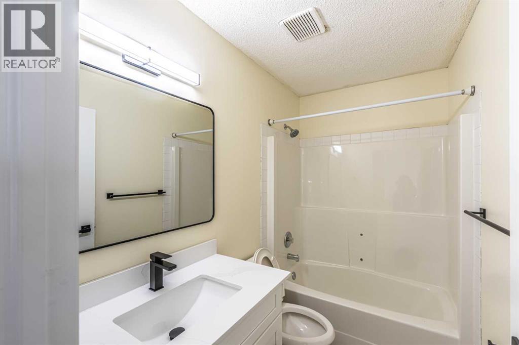 30 Somerside Manor SW, Calgary, Alberta  T2Y 3G5 - Photo 27 - A2329298