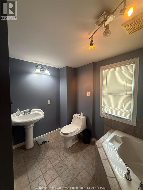 1058 Moy, Windsor, Ontario  N9A 2P3 - Photo 18 - 26018217