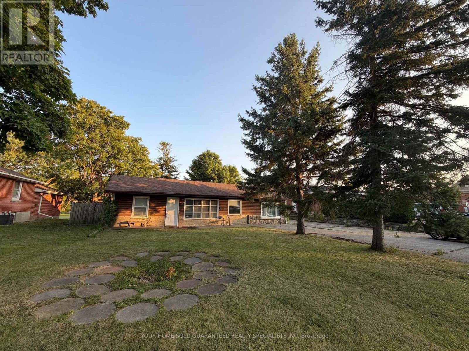 11 RAILWAY STREET, Vaughan (Maple)
