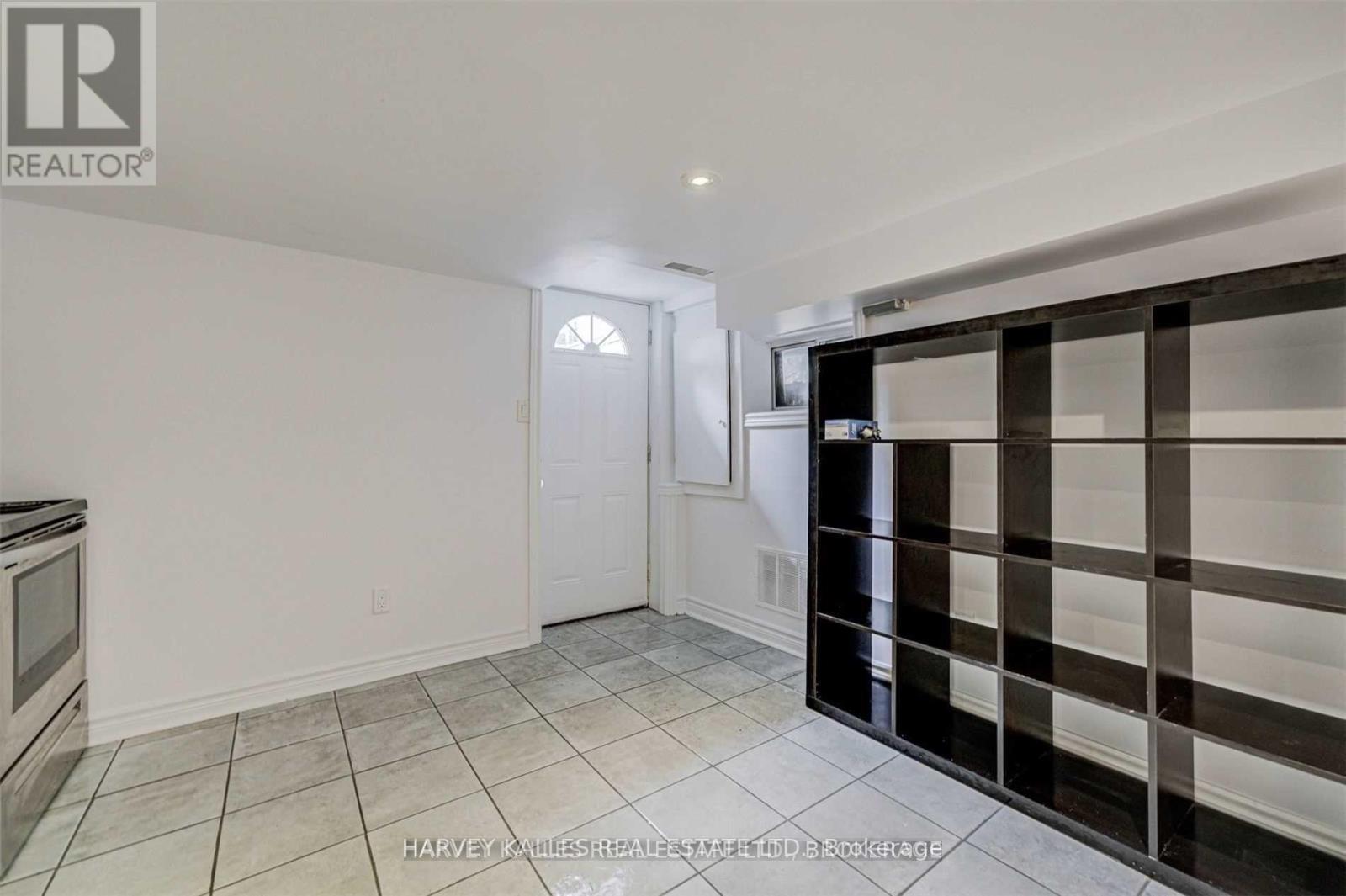 Lower - 184 Cedric Avenue, Toronto, Ontario  M6C 3X8 - Photo 11 - C13613070
