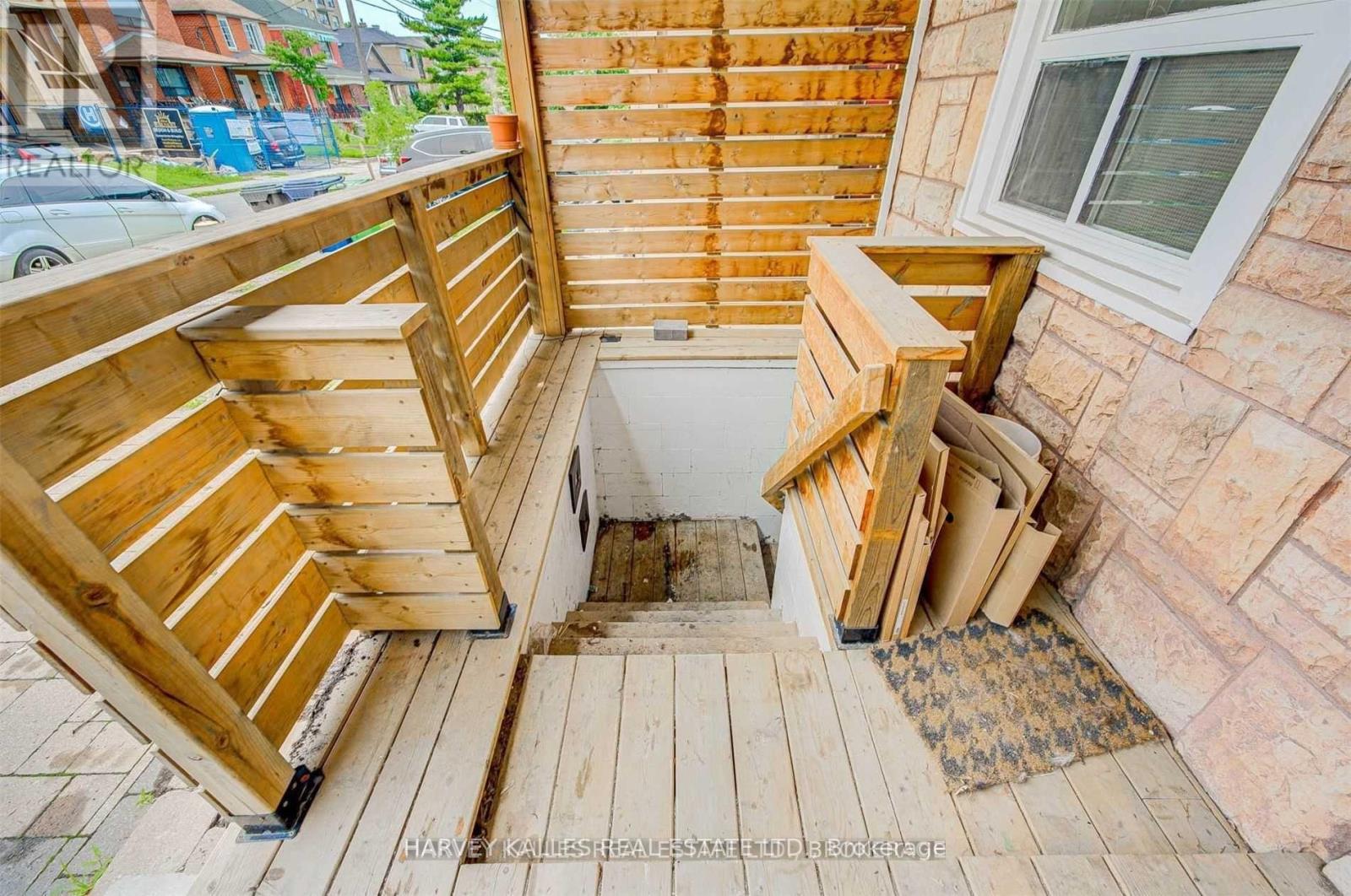Lower - 184 Cedric Avenue, Toronto, Ontario  M6C 3X8 - Photo 4 - C13613070