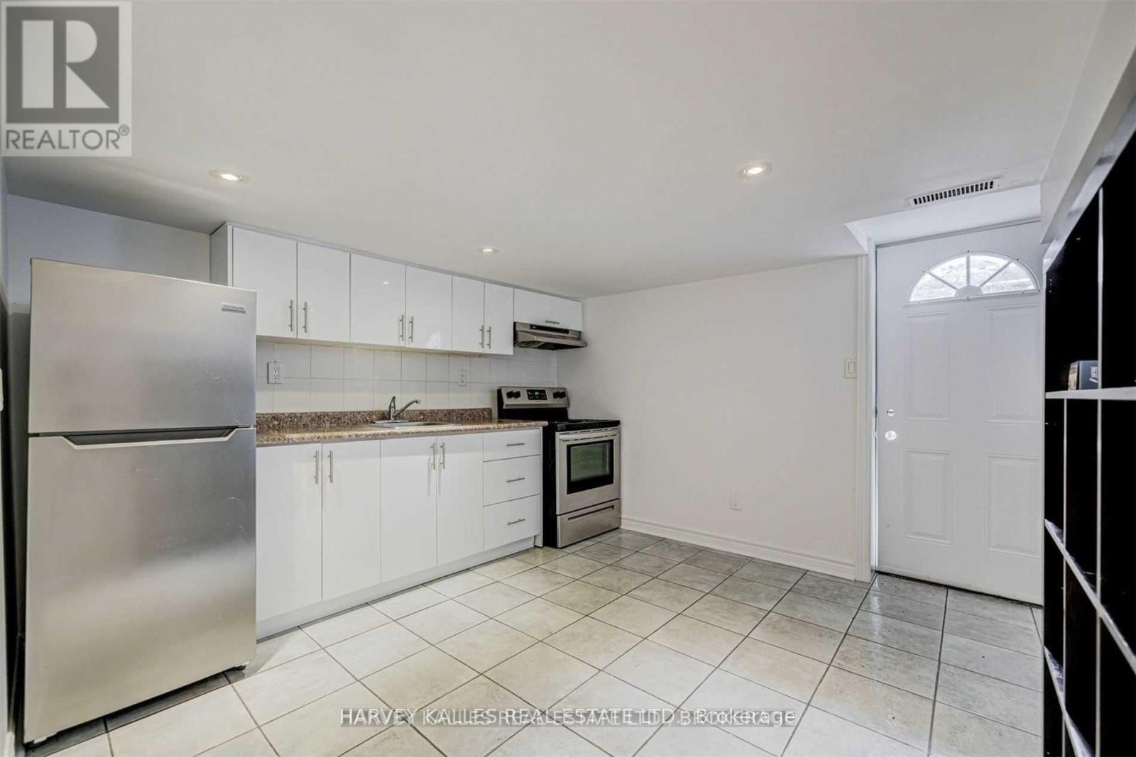 Lower - 184 Cedric Avenue, Toronto, Ontario  M6C 3X8 - Photo 6 - C13613070