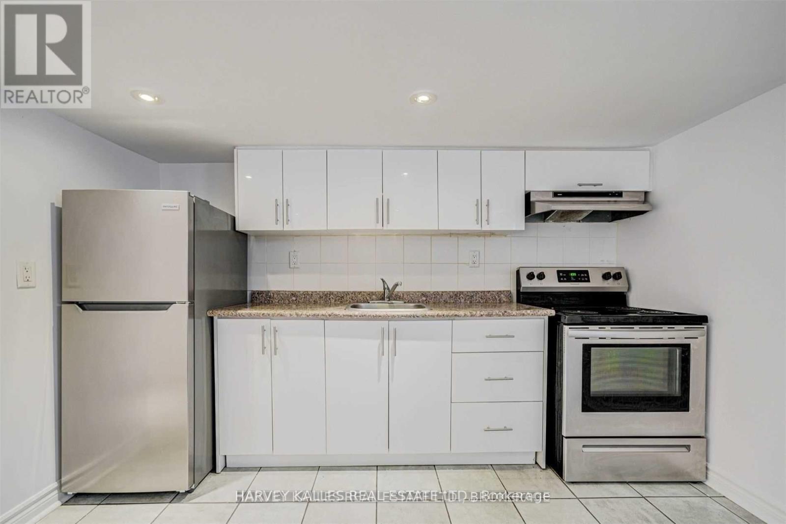 Lower - 184 Cedric Avenue, Toronto, Ontario  M6C 3X8 - Photo 7 - C13613070