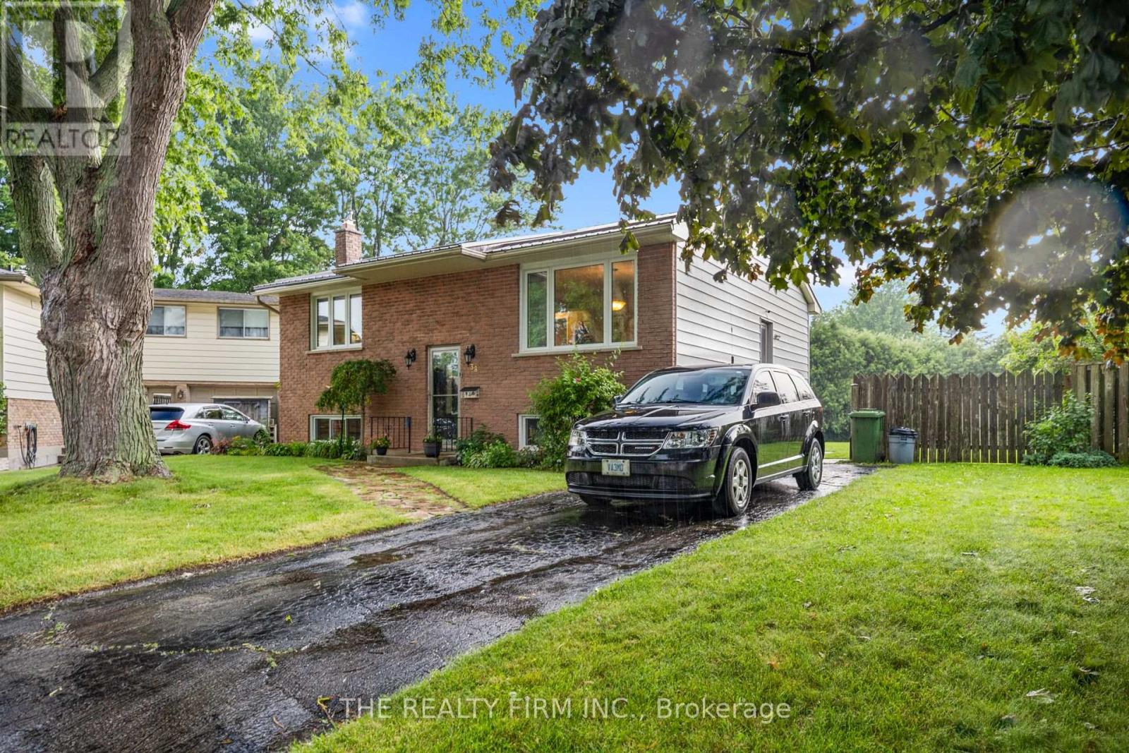 38 Taylor Crescent, St. Thomas, Ontario  N5R 5J4 - Photo 2 - X13612902