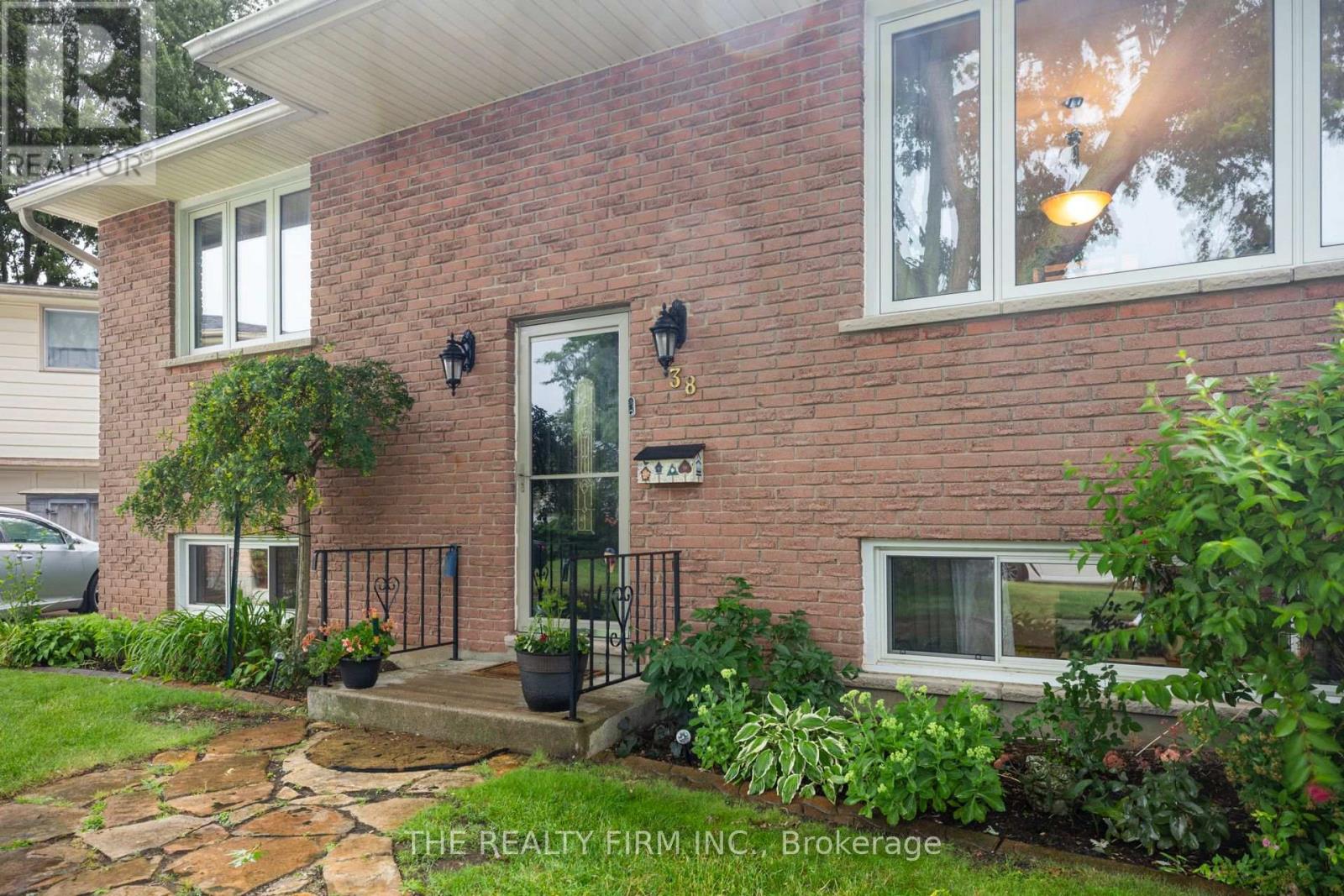 38 Taylor Crescent, St. Thomas, Ontario  N5R 5J4 - Photo 4 - X13612902