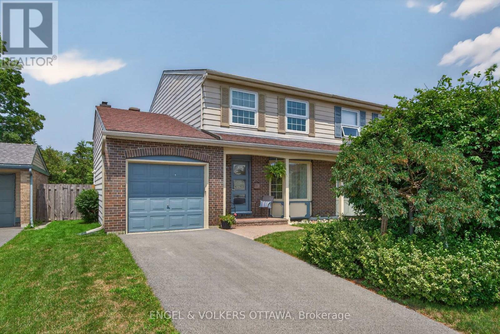 26 WINLOCK CRESCENT, Ottawa, Ontario