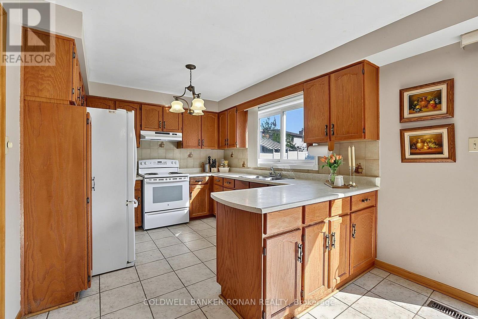 33 Marevan Place, Vaughan, Ontario  L4L 3H7 - Photo 11 - N13613002