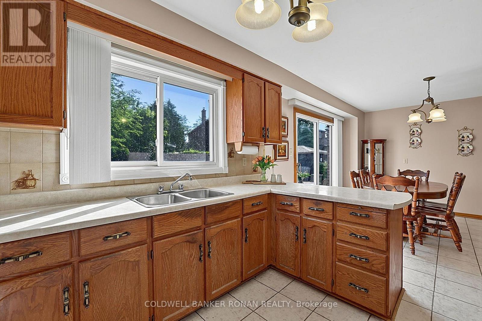 33 Marevan Place, Vaughan, Ontario  L4L 3H7 - Photo 12 - N13613002