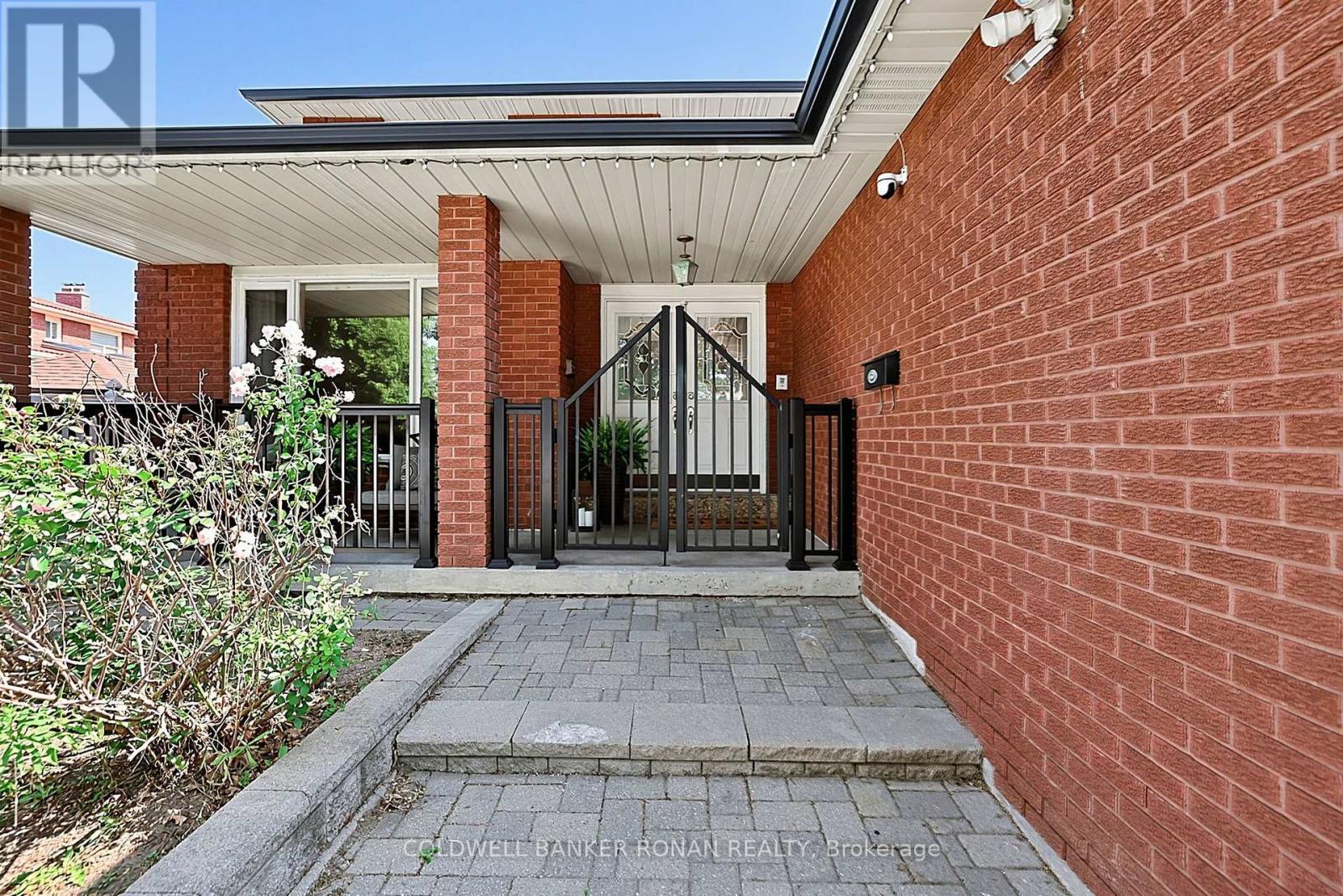 33 Marevan Place, Vaughan, Ontario  L4L 3H7 - Photo 3 - N13613002