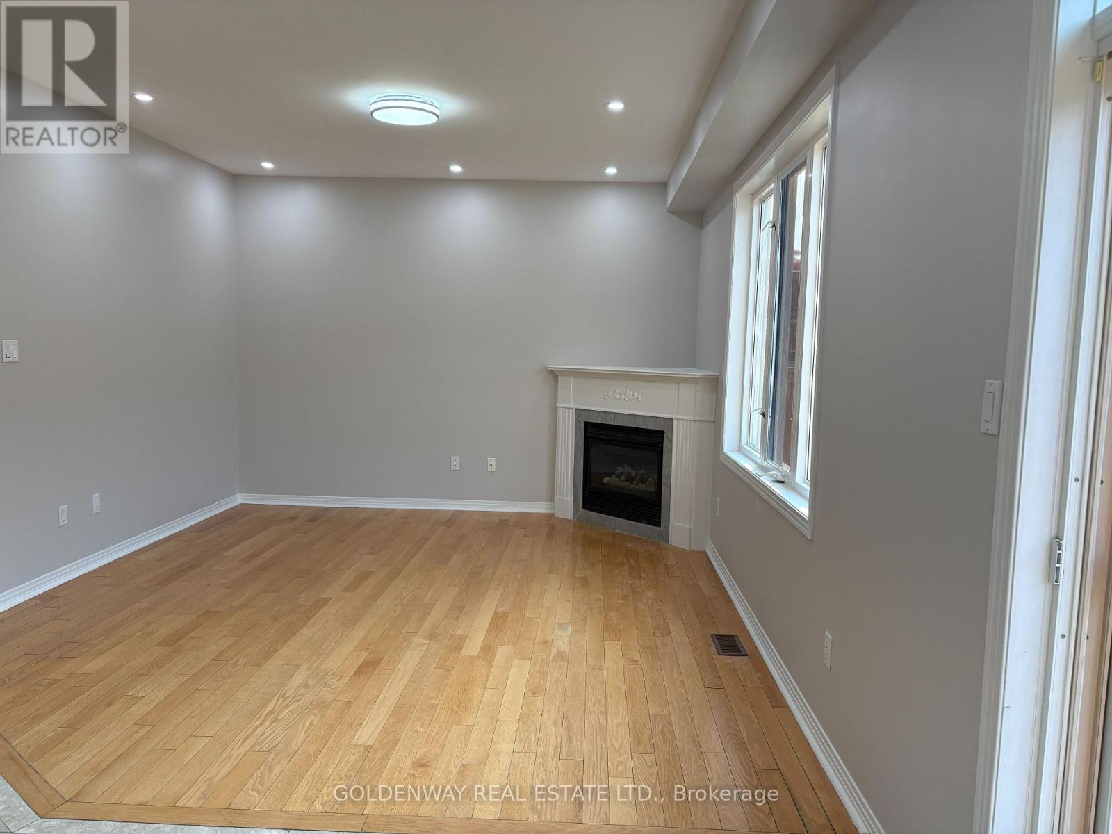 34 Whitford Road, Markham, Ontario  L6C 2J2 - Photo 10 - N13613048