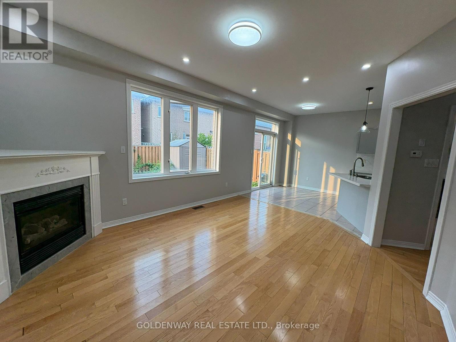 34 Whitford Road, Markham, Ontario  L6C 2J2 - Photo 11 - N13613048