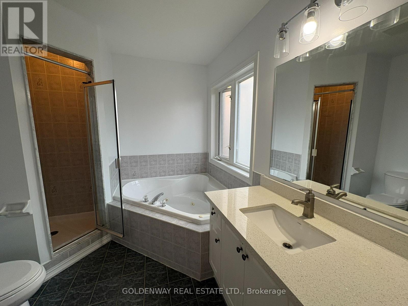 34 Whitford Road, Markham, Ontario  L6C 2J2 - Photo 14 - N13613048