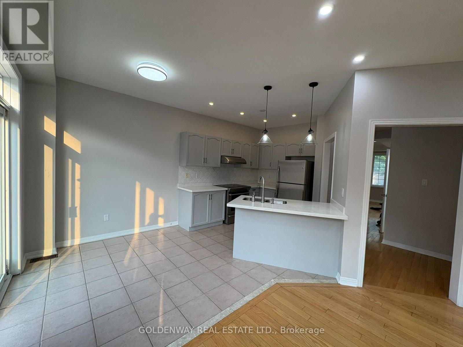 34 Whitford Road, Markham, Ontario  L6C 2J2 - Photo 4 - N13613048