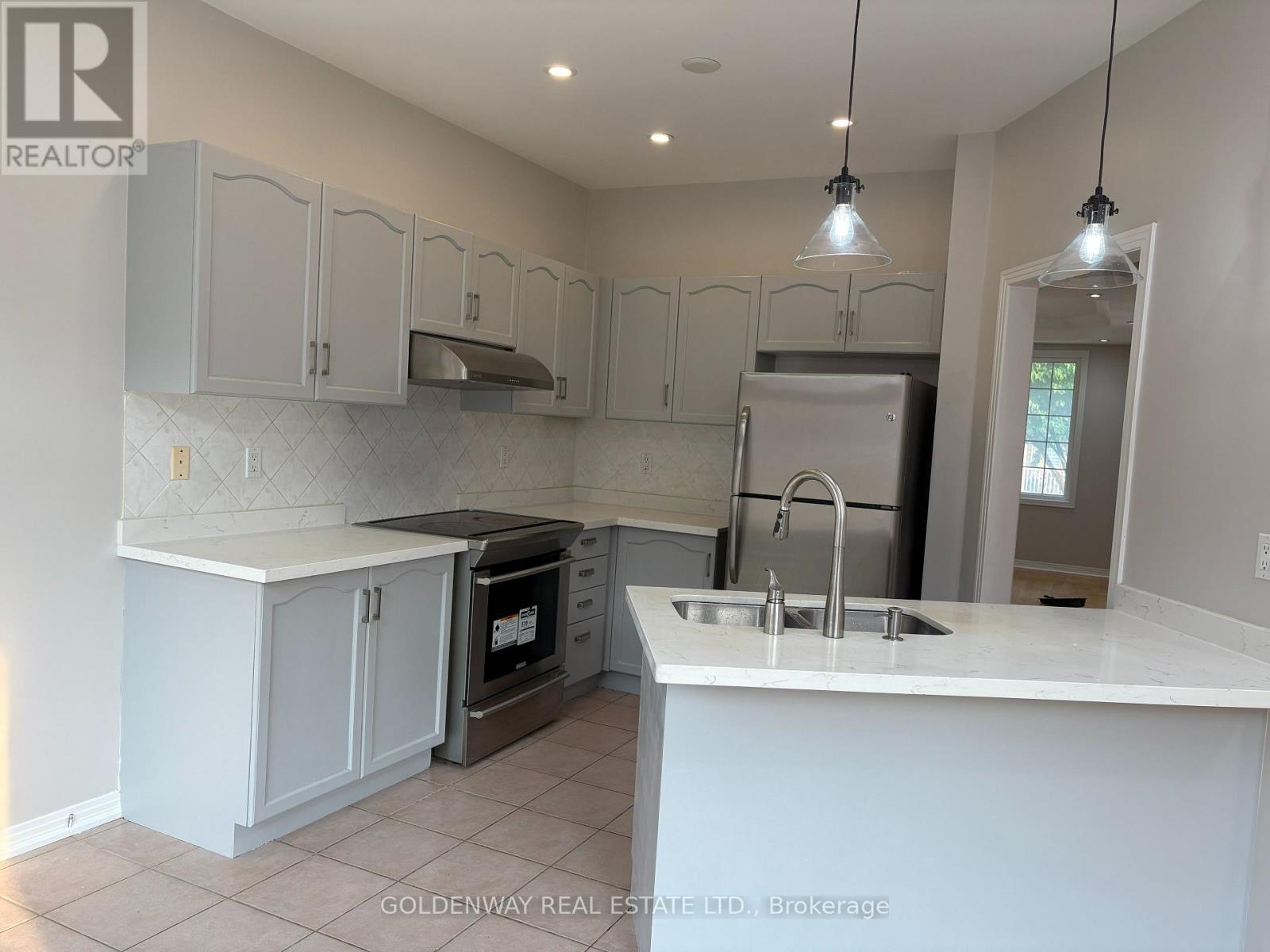 34 Whitford Road, Markham, Ontario  L6C 2J2 - Photo 5 - N13613048