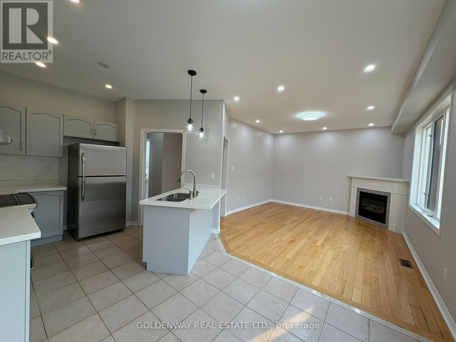 34 Whitford Road, Markham, Ontario  L6C 2J2 - Photo 8 - N13613048