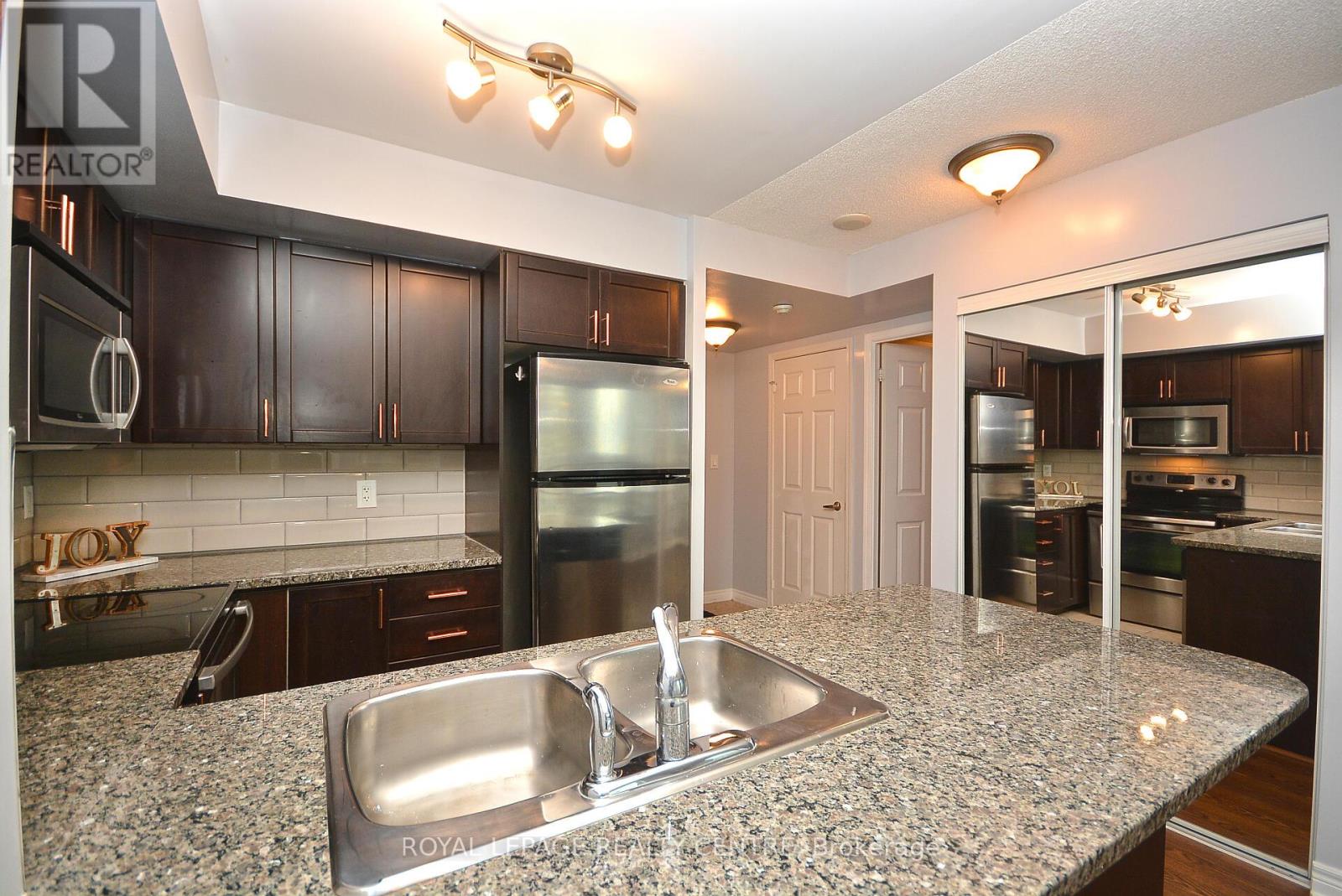 1206 - 208 Enfield Place, Mississauga, Ontario  L5B 0G8 - Photo 6 - W13612810