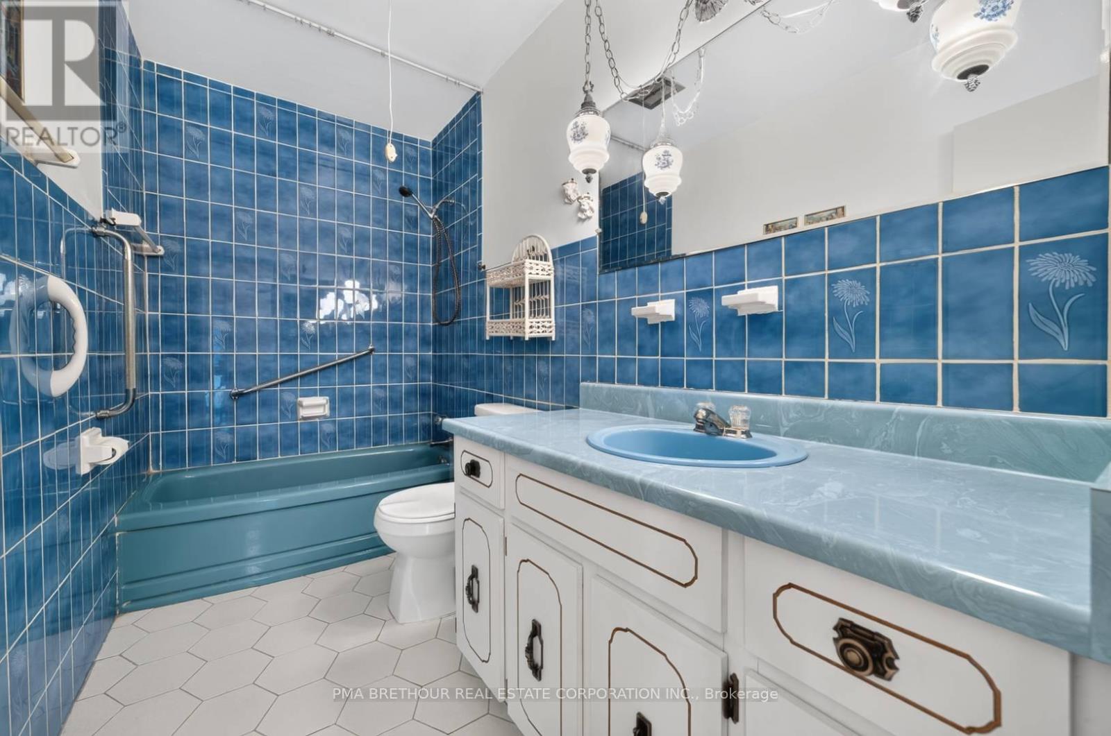 65 Goldsboro Road, Toronto, Ontario  M9L 1A6 - Photo 11 - W13612874