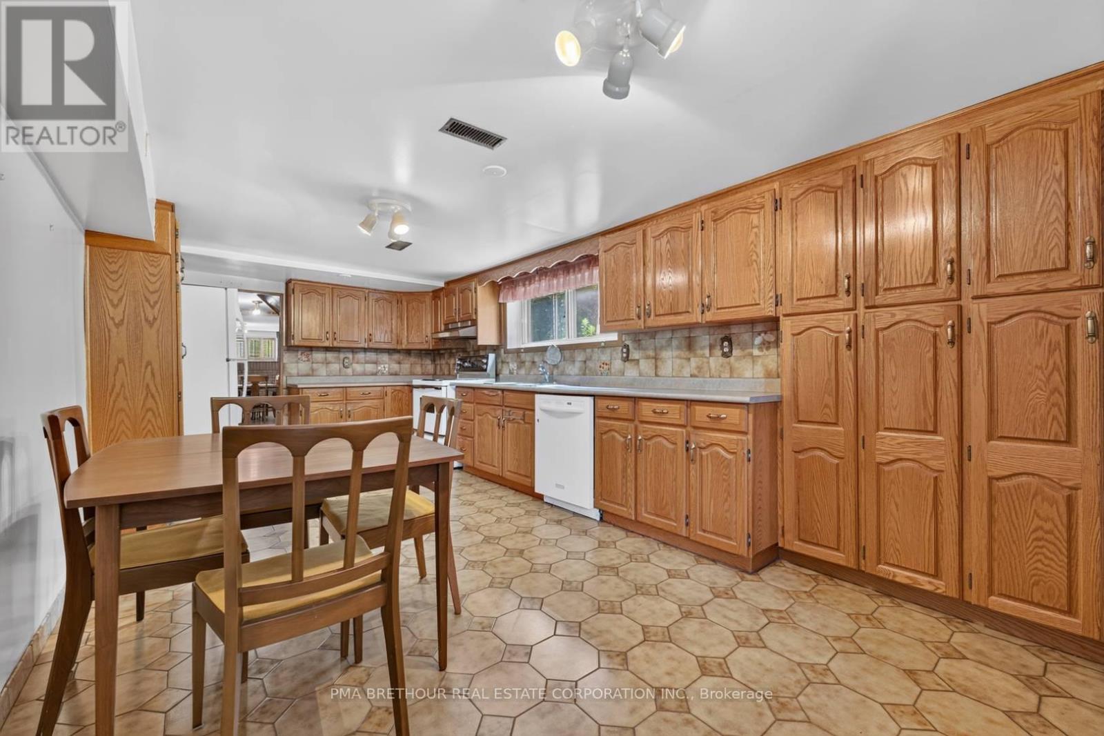 65 Goldsboro Road, Toronto, Ontario  M9L 1A6 - Photo 14 - W13612874