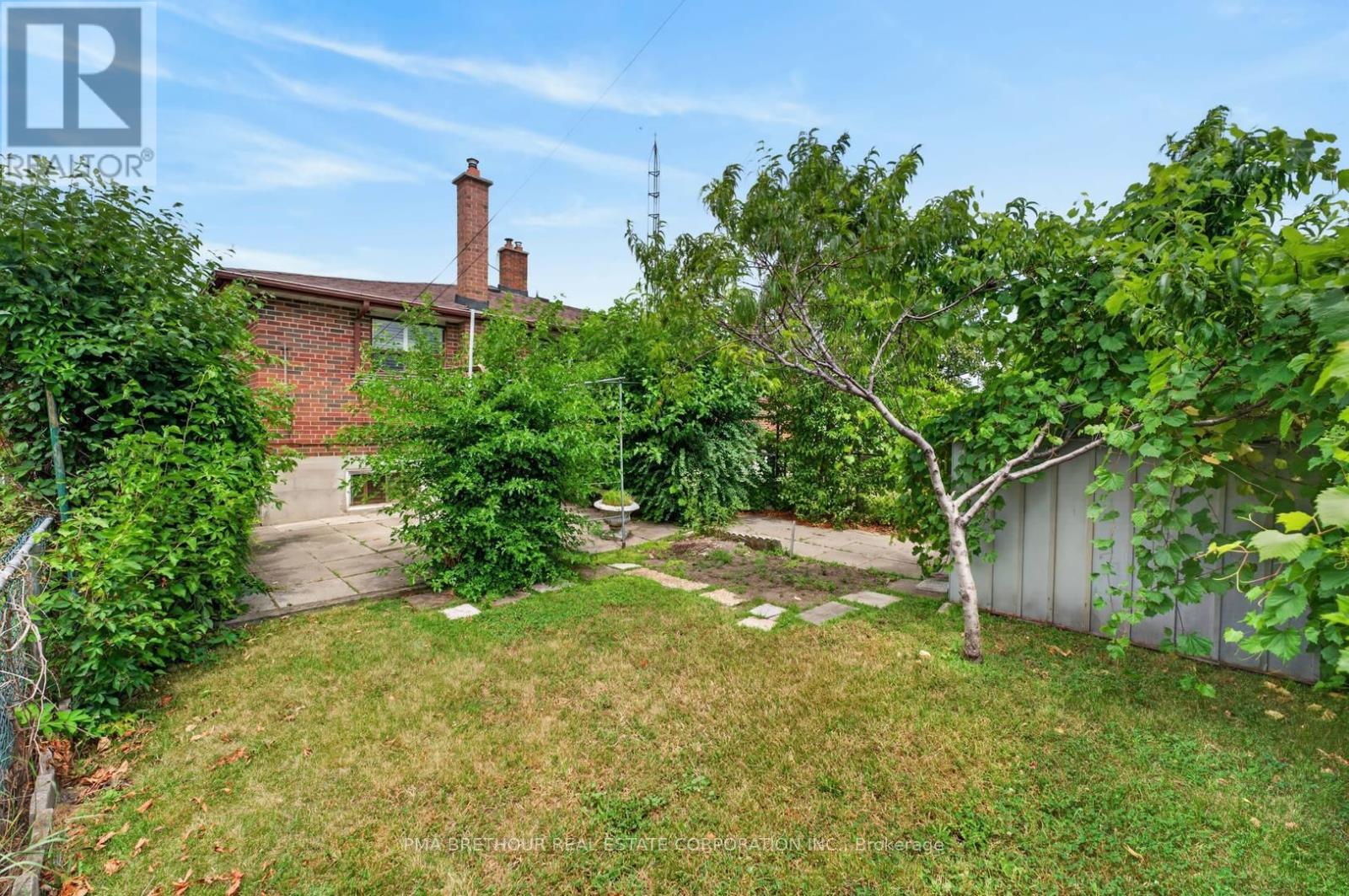 65 Goldsboro Road, Toronto, Ontario  M9L 1A6 - Photo 25 - W13612874
