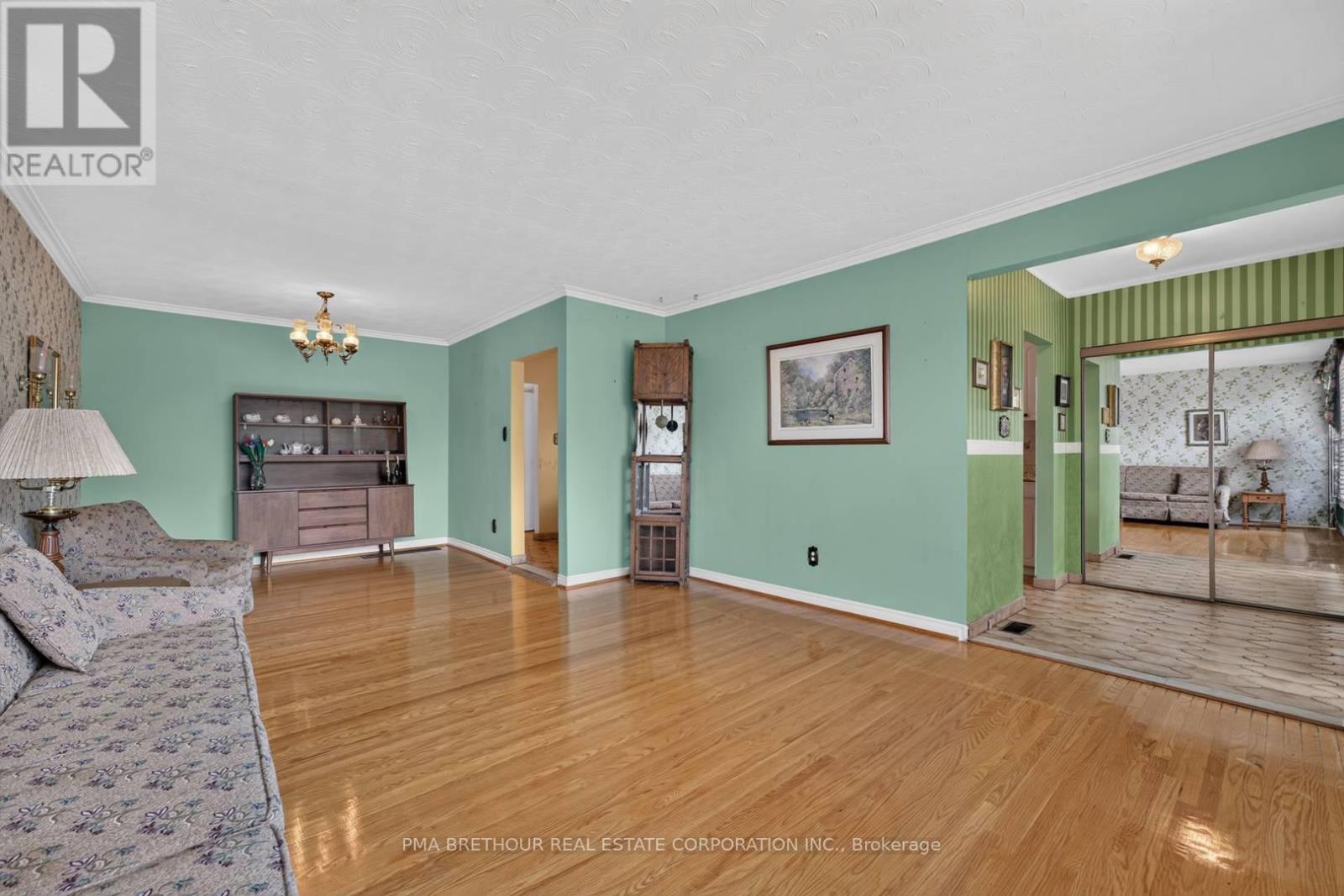 65 Goldsboro Road, Toronto, Ontario  M9L 1A6 - Photo 3 - W13612874